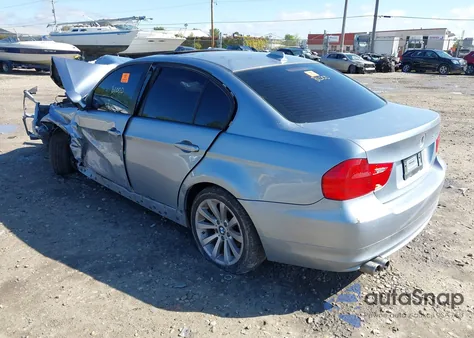 2011 BMW 328I xDrive z USA, uszkodzony, nr VIN WBAPK7C53BA971853